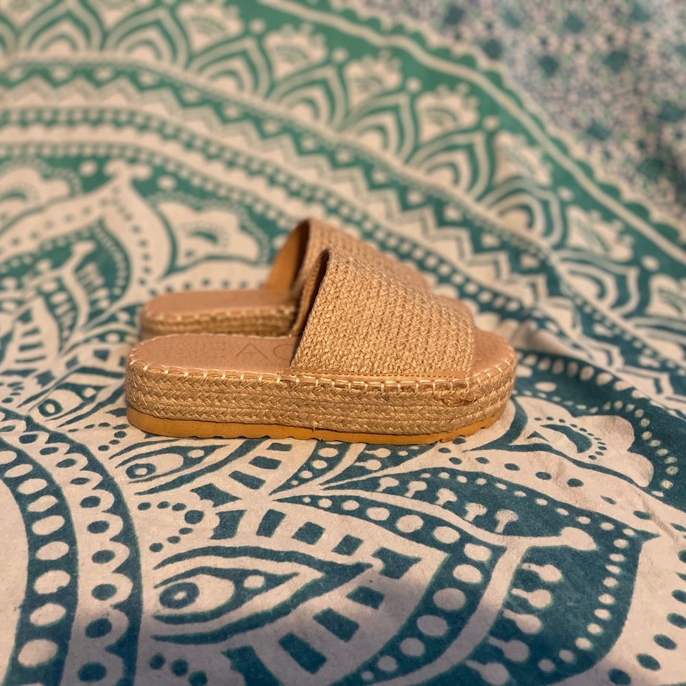 Beach brand platform sandals